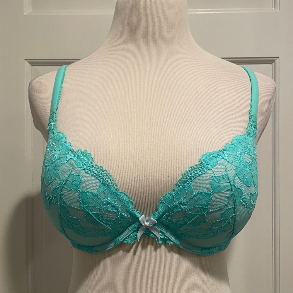 Victoria’s Secret Push Up Bra {34D}